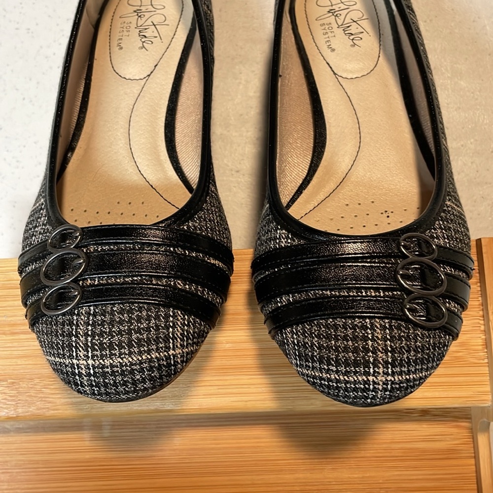 LifeStride 1-inch pump; gray plaid w/ black leather, Size 8M, like new.